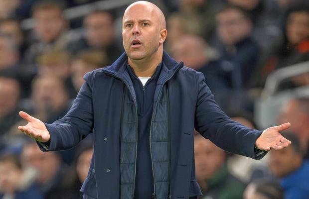 Arne Slot s-a certat cu arbitrul! » Ce i-a reproșat