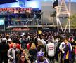 FOTO Kobe Bryant a murit. Mii de oameni s-au strâns la Slapes Center în L.A. Omagiu special la Premiile Grammy