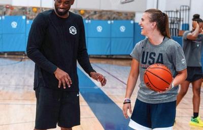 VIDEO Sabrina Ionescu, baschetbalista română pe care Kobe Bryant o considera cea mai bună din lume, în lacrimi după moartea lui: „Sezonul ăsta e pentru el”