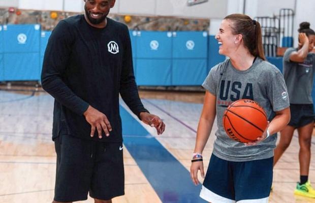 VIDEO Sabrina Ionescu, baschetbalista română pe care Kobe Bryant o considera cea mai bună din lume, în lacrimi după moartea lui: „Sezonul ăsta e pentru el”