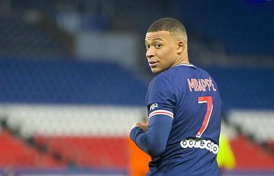 FIFA 21. Fanii contestă includerea lui Mbappe în Echipa Anului! Nu înțeleg cum i-a luat fața lui Messi