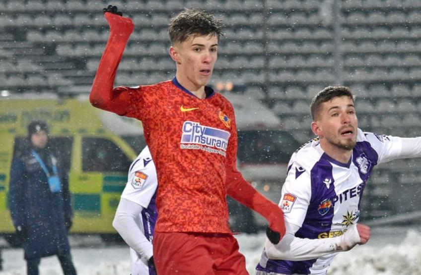 Gigi Becali, 62 de ani, patronul FCSB, a reacționat după ce fostul arbitru Cristi Balaj, în prezent șeful ANAD, a declarat că Octavian Popescu (18, mijlocaș ofensiv) li se adresează urât arbitrilor @https://www.facebook.com/FCArges1953