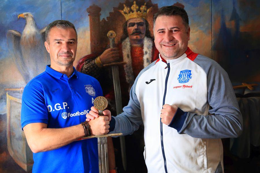 Se pregătește o „lovitură de stat” în Liga 1: „E un război! Antrenorul și președintele vor fi înlocuiți”