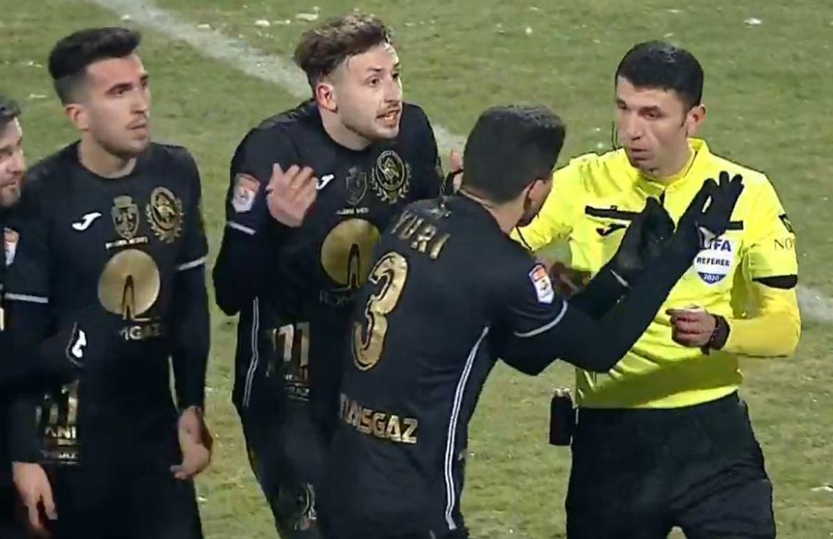 Dinamo - Gaz Metan, fault portar / FOTO: Captură @TV Telekom Sport