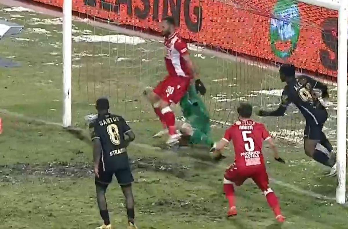 Dinamo - Gaz Metan, fault portar / FOTO: Captură @TV Telekom Sport