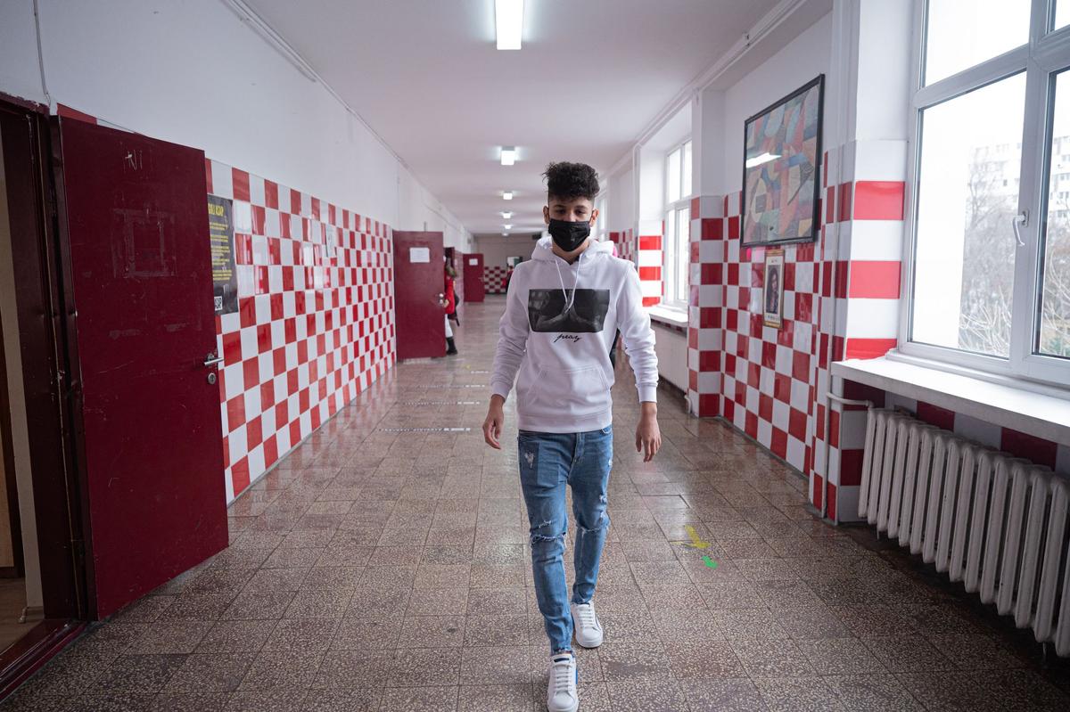 Elevul Dima dintr-a 10-a » Povestea unuia dintre cei mai tineri debutanţi din Liga 1: „Cu şcoala merge bine”