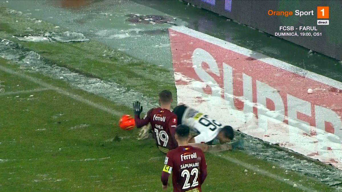 Greșeală imensă de arbitraj în U Cluj - Rapid » Verdictul specialistului: „Una dintre cele mai clare lovituri de la 11 metri. Ori sunt prieteni, ori...”