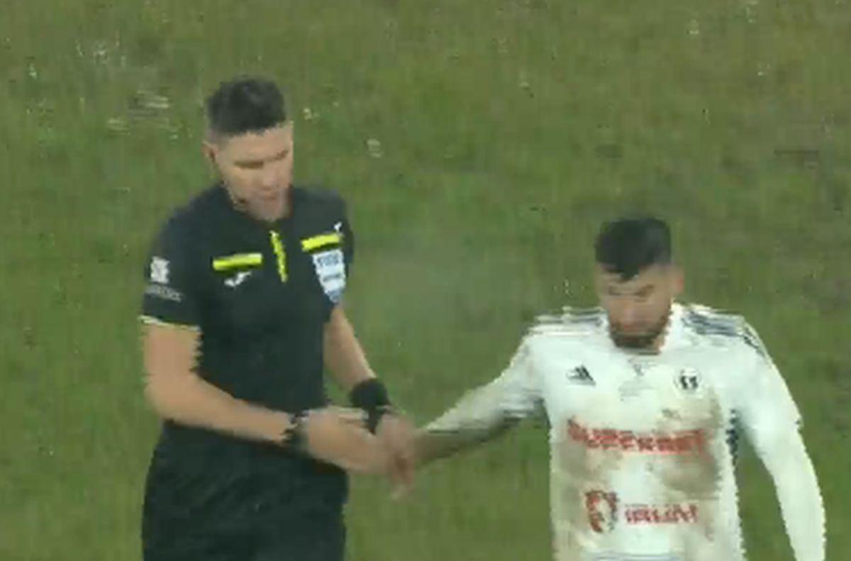 U Cluj - Rapid: arbitrul Marian Barbu l-a lovit pe Florin Ilie