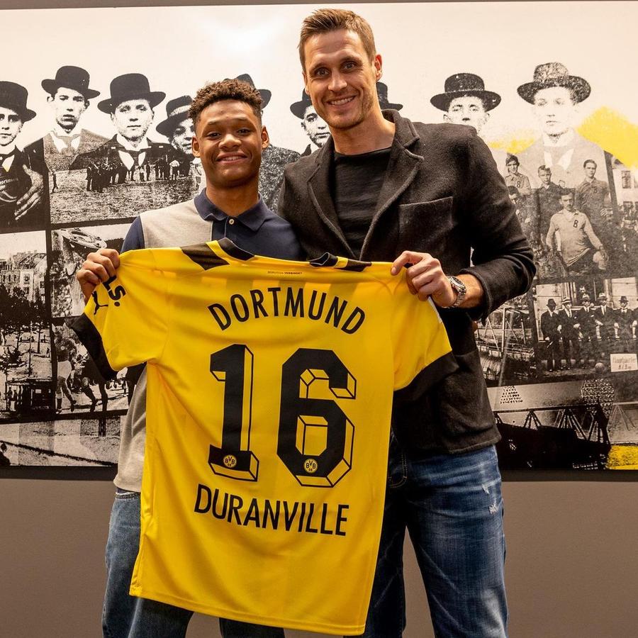 Borussia Dortmund l-a transferat pe Julien Duranville. Foto: Instagram @bvb09 Borussia Dortmund a transferat un internațional belgian care a fost adversarul lui FCSB în Conference League