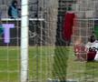 FOTO Marian Barbu nu acordă penalty la duelul Onea - Oancea, în U Cluj - Rapid 27.01.23