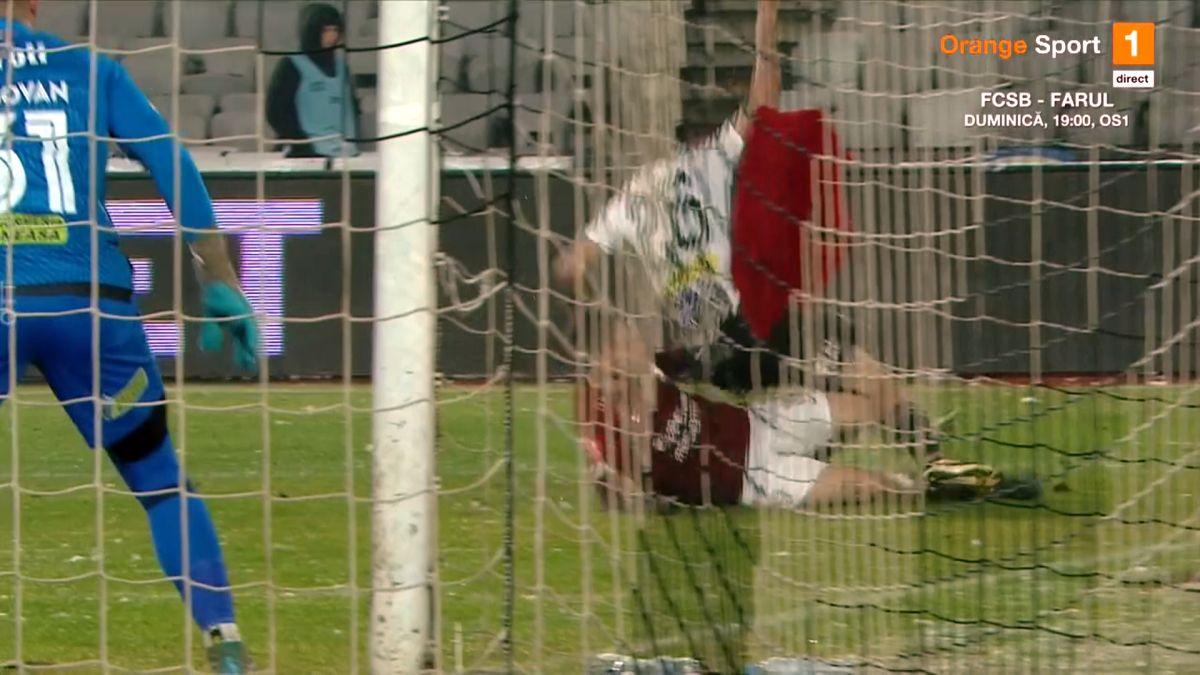 FOTO Marian Barbu nu acordă penalty la duelul Onea - Oancea, în U Cluj - Rapid 27.01.23