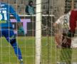 Greșeală imensă de arbitraj în U Cluj - Rapid » Verdictul specialistului: „Una dintre cele mai clare lovituri de la 11 metri. Ori sunt prieteni, ori...”