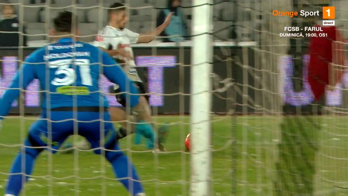 FOTO Marian Barbu nu acordă penalty la duelul Onea - Oancea, în U Cluj - Rapid 27.01.23