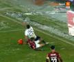 FOTO Marian Barbu nu acordă penalty la duelul Onea - Oancea, în U Cluj - Rapid 27.01.23