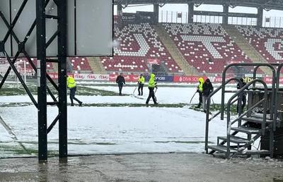 Ninge și vine înghețul » Emoții cu gazonul cu mai puțin de 24h înaintea partidei din Superliga