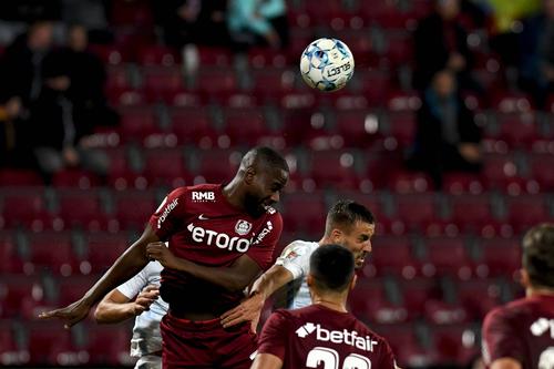 Guessouma Fofana, în duel cu Oaidă / FOTO: Imago