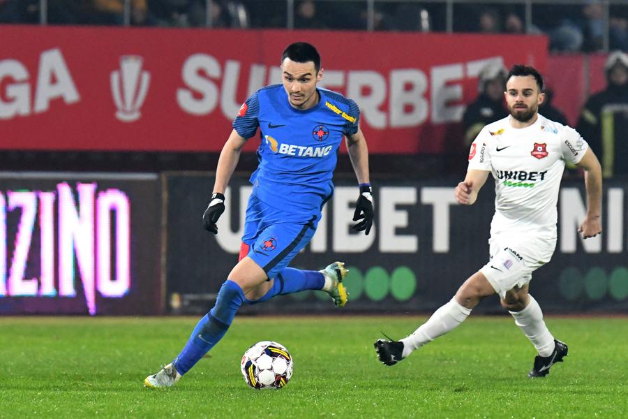Adrian Șut, la balon Cristi Balaj începe „meciul” cu FCSB: „E mai bun decât Șut!”