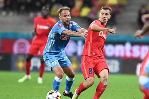 Juan Bautista Cascini (stânga) s-a întors în România pentru a se lupta cu UTA pentru play-off, dar, în realitate, va trage tare, alături de arădeni, să salveze echipa de la retrogradare.
Foto: Imago