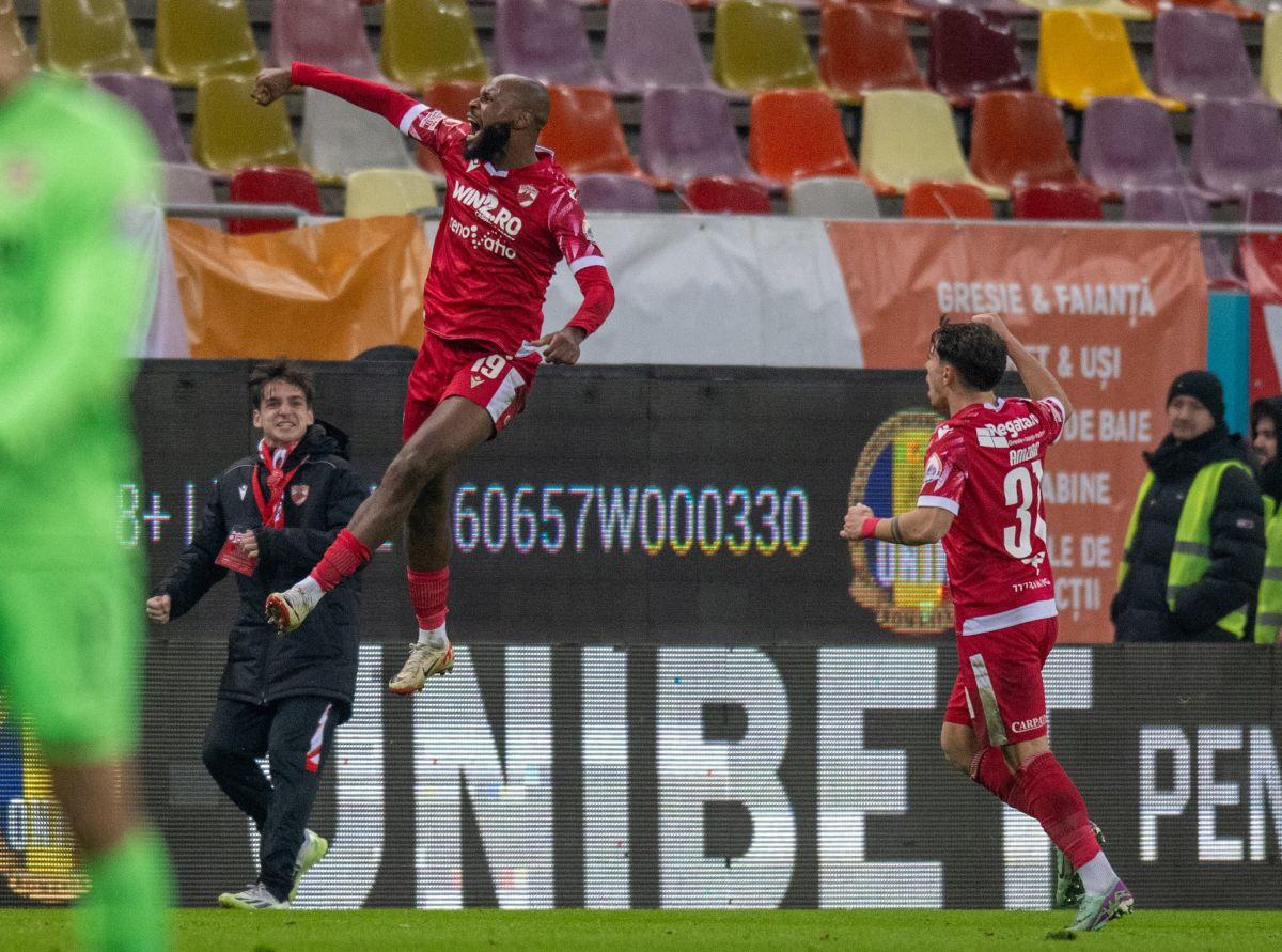 Rapid a cerut 2 penalty-uri în repriza secundă a derby-ului cu Dinamo » Daniel Niculae și-a făcut cruce când a văzut deciziile lui Găman și Hațegan