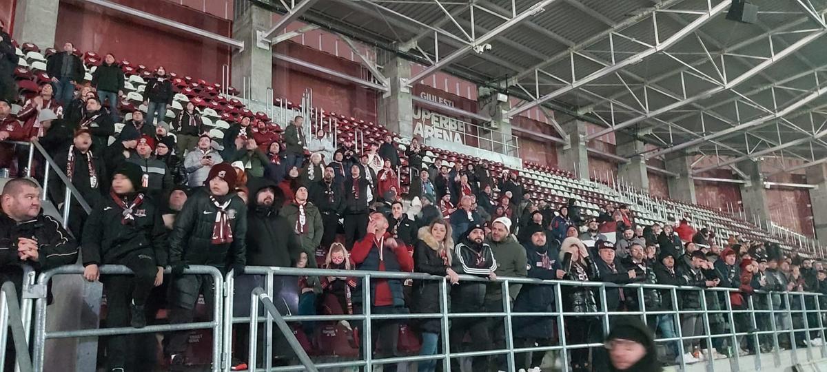 Pasiunea pentru fotbal n-are vârstă! Doi copilași au venit din Suceava pentru a vedea derby-ul Dinamo - Rapid