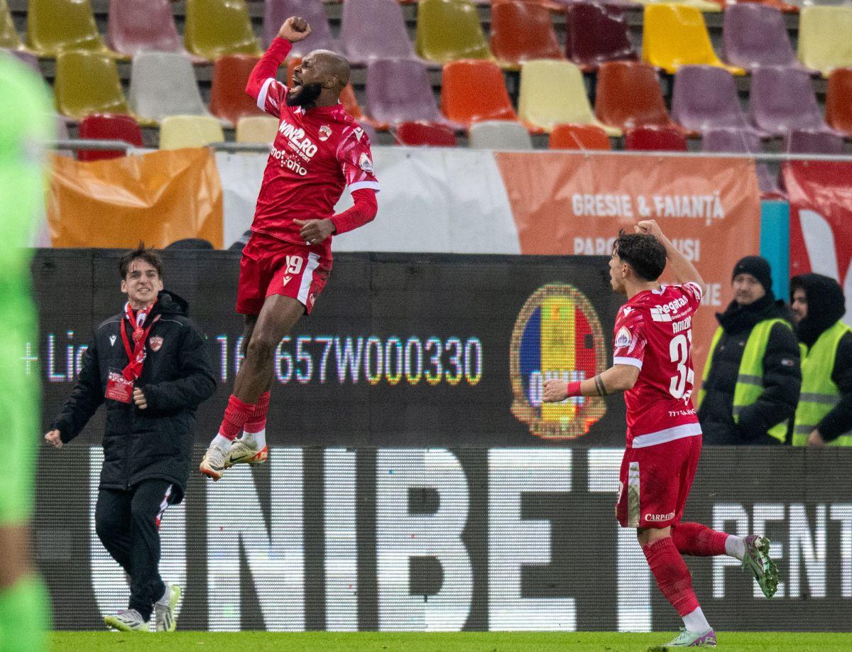 Rapid a cerut 2 penalty-uri în repriza secundă a derby-ului cu Dinamo » Daniel Niculae și-a făcut cruce când a văzut deciziile lui Găman și Hațegan