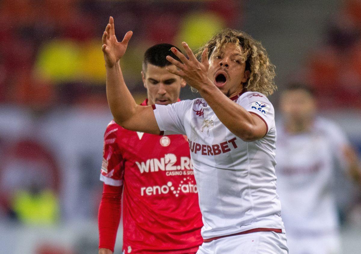 Rapid a cerut 2 penalty-uri în repriza secundă a derby-ului cu Dinamo » Daniel Niculae și-a făcut cruce când a văzut deciziile lui Găman și Hațegan