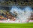 Dinamo - Rapid, întrerupt 2 minute și 50 de secunde pentru o „rachetă” aruncată pe teren (foto: Raed Krishan/GSP)