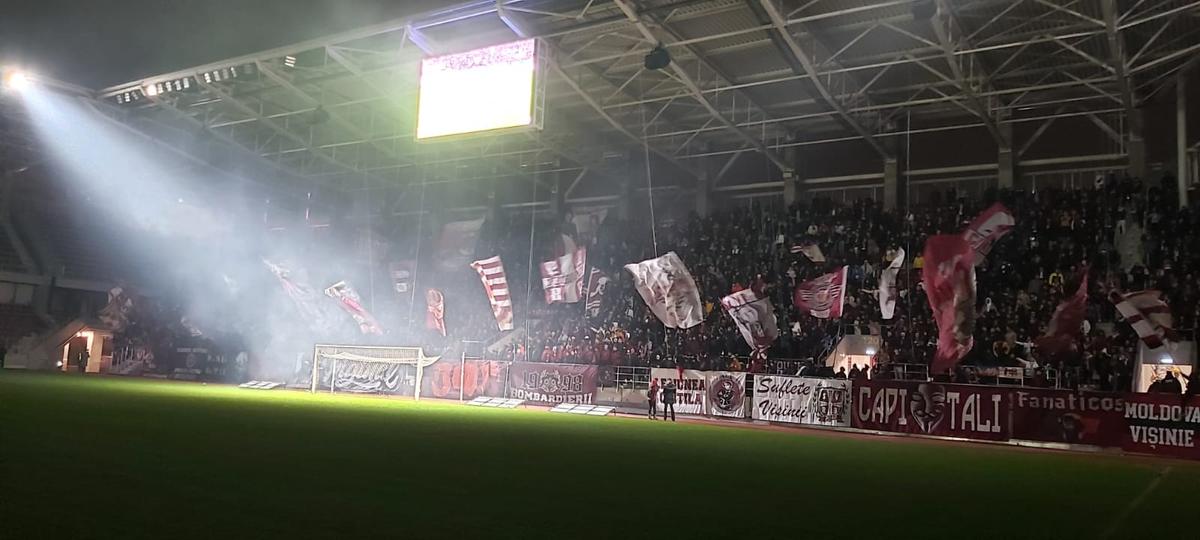 Pasiunea pentru fotbal n-are vârstă! Doi copilași au venit din Suceava pentru a vedea derby-ul Dinamo - Rapid