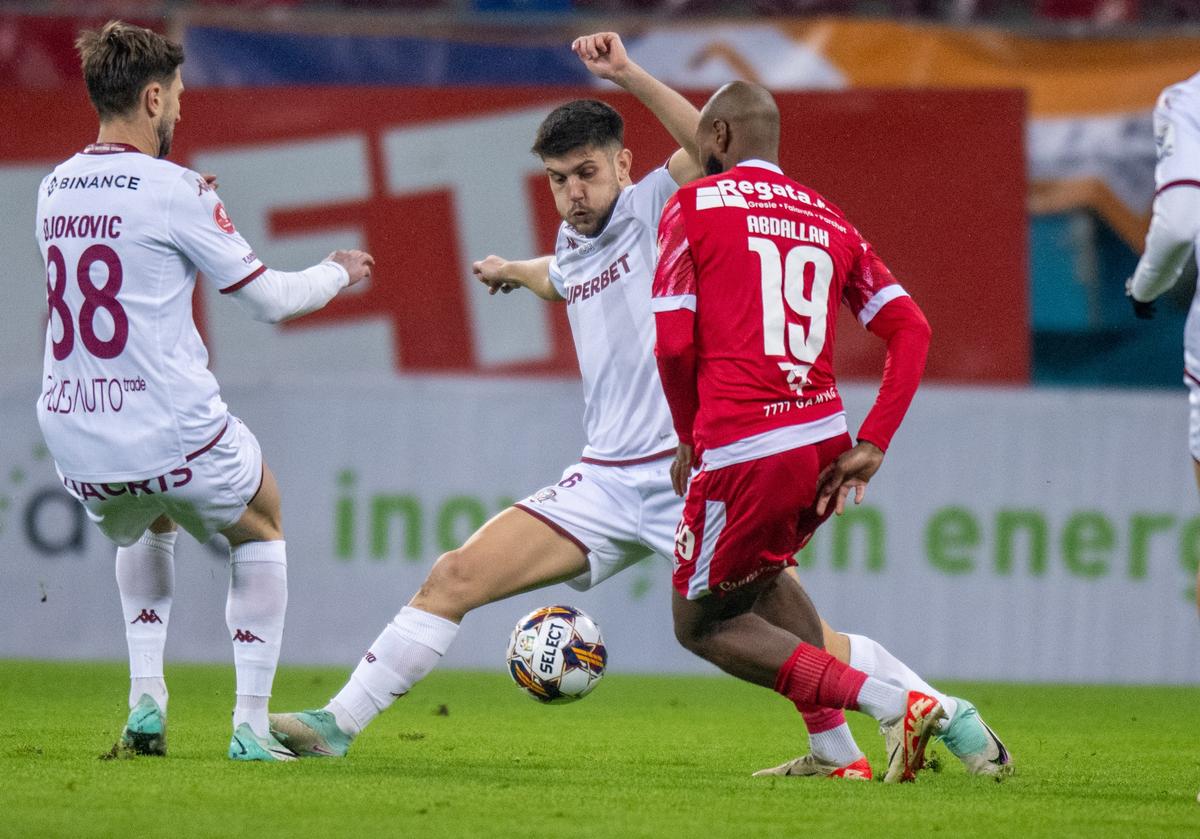 Rapid a cerut 2 penalty-uri în repriza secundă a derby-ului cu Dinamo » Daniel Niculae și-a făcut cruce când a văzut deciziile lui Găman și Hațegan