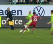 Moment bizar la Wolfsburg - Koln » Ce a urmat, după ce arbitrul asistent a fost făcut KO: „Situația deja devine ciudată”