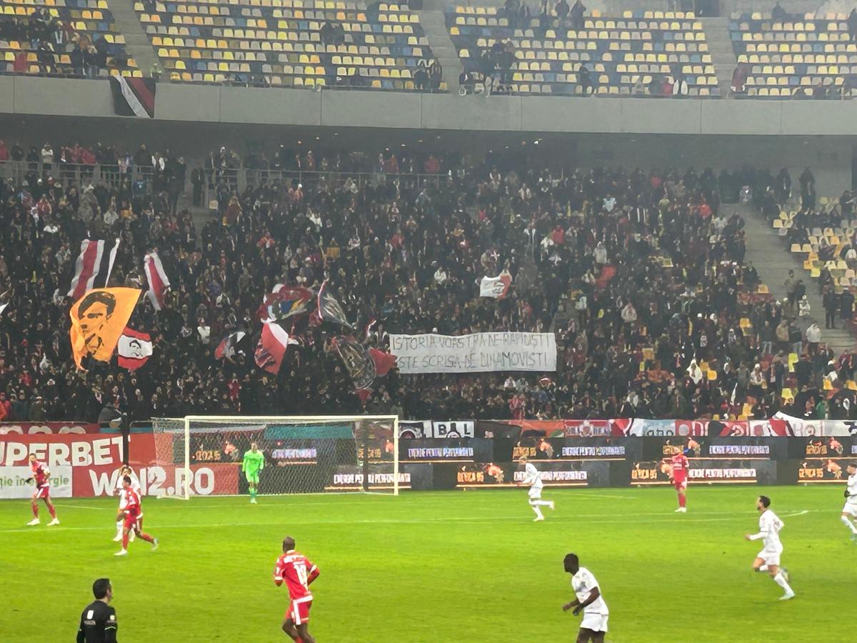 Rapid a cerut 2 penalty-uri în repriza secundă a derby-ului cu Dinamo » Daniel Niculae și-a făcut cruce când a văzut deciziile lui Găman și Hațegan