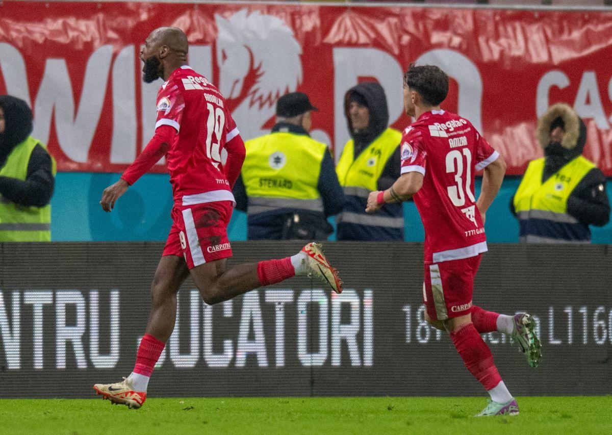 Rapid a cerut 2 penalty-uri în repriza secundă a derby-ului cu Dinamo » Daniel Niculae și-a făcut cruce când a văzut deciziile lui Găman și Hațegan