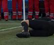 Moment bizar la Wolfsburg - Koln » Ce a urmat, după ce arbitrul asistent a fost făcut KO: „Situația deja devine ciudată”