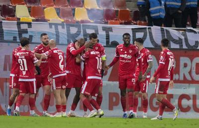E „nașul” Rapidului din tabăra lui Dinamo și mizează pe un nou succes al „câinilor”: „Batem cu 3-2! Dacă ar fi fost român, Lennon era deja demis”