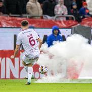 Paul Iacob / Dinamo - Rapid, întrerupt 2 minute și 50 de secunde pentru o „rachetă” aruncată pe teren (foto: Raed Krishan/GSP)