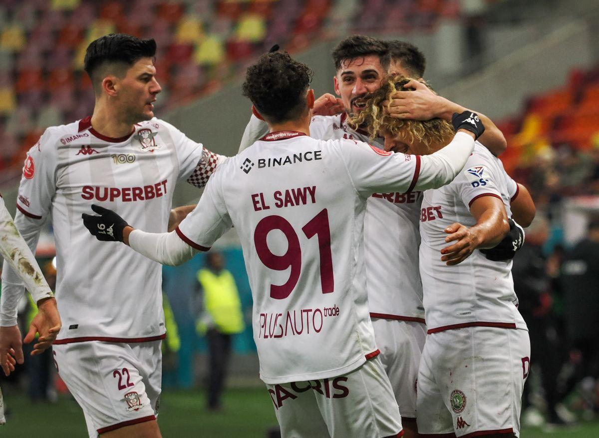 Rapid a cerut 2 penalty-uri în repriza secundă a derby-ului cu Dinamo » Daniel Niculae și-a făcut cruce când a văzut deciziile lui Găman și Hațegan