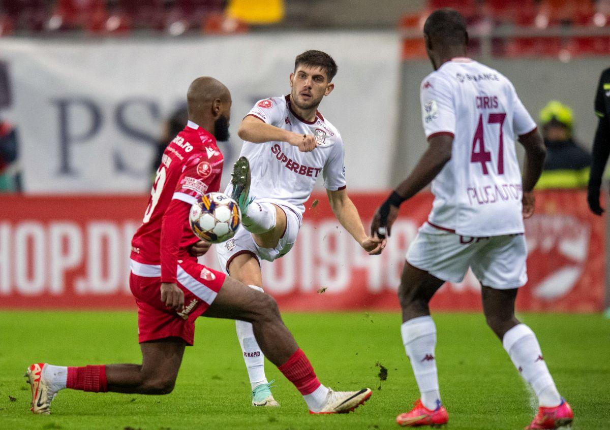 Rapid a cerut 2 penalty-uri în repriza secundă a derby-ului cu Dinamo » Daniel Niculae și-a făcut cruce când a văzut deciziile lui Găman și Hațegan