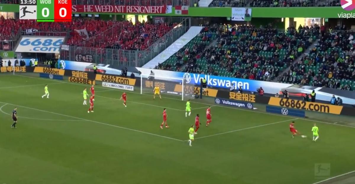 Moment bizar la Wolfsburg - Koln » Ce a urmat, după ce arbitrul asistent a fost făcut KO: „Situația deja devine ciudată”