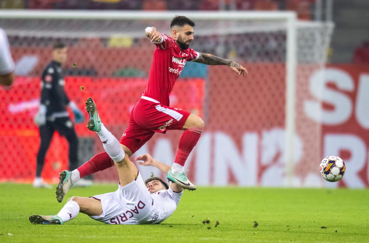 Rapid a cerut 2 penalty-uri în repriza secundă a derby-ului cu Dinamo » Daniel Niculae și-a făcut cruce când a văzut deciziile lui Găman și Hațegan