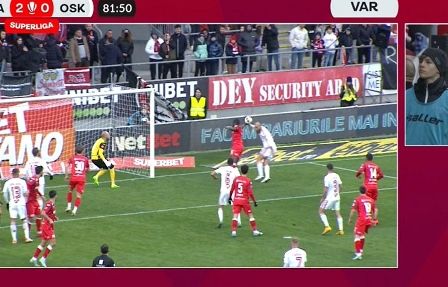 Hențul lui Conte Simulare penibilă în Superliga » Doar „centralul” a văzut penalty