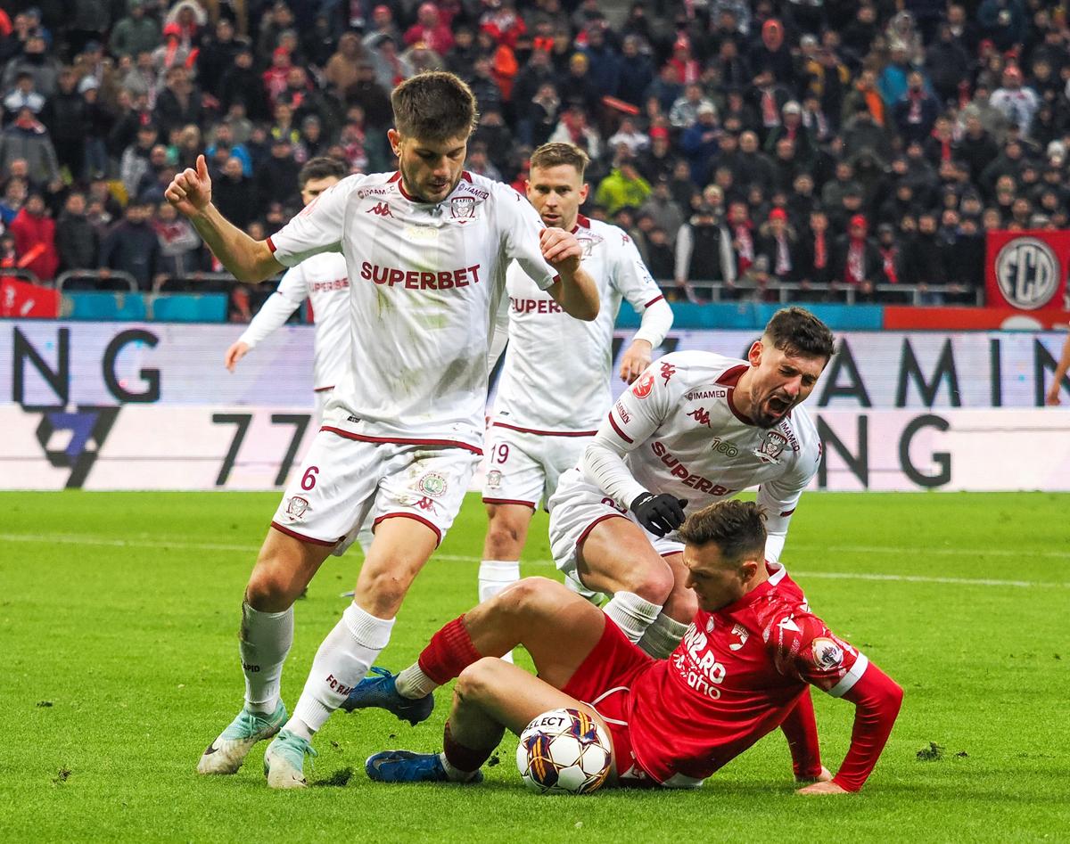 Rapid a cerut 2 penalty-uri în repriza secundă a derby-ului cu Dinamo » Daniel Niculae și-a făcut cruce când a văzut deciziile lui Găman și Hațegan