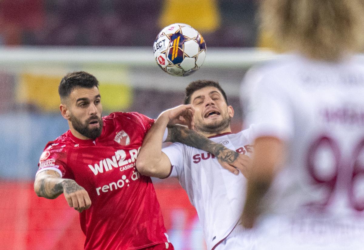 Rapid a cerut 2 penalty-uri în repriza secundă a derby-ului cu Dinamo » Daniel Niculae și-a făcut cruce când a văzut deciziile lui Găman și Hațegan