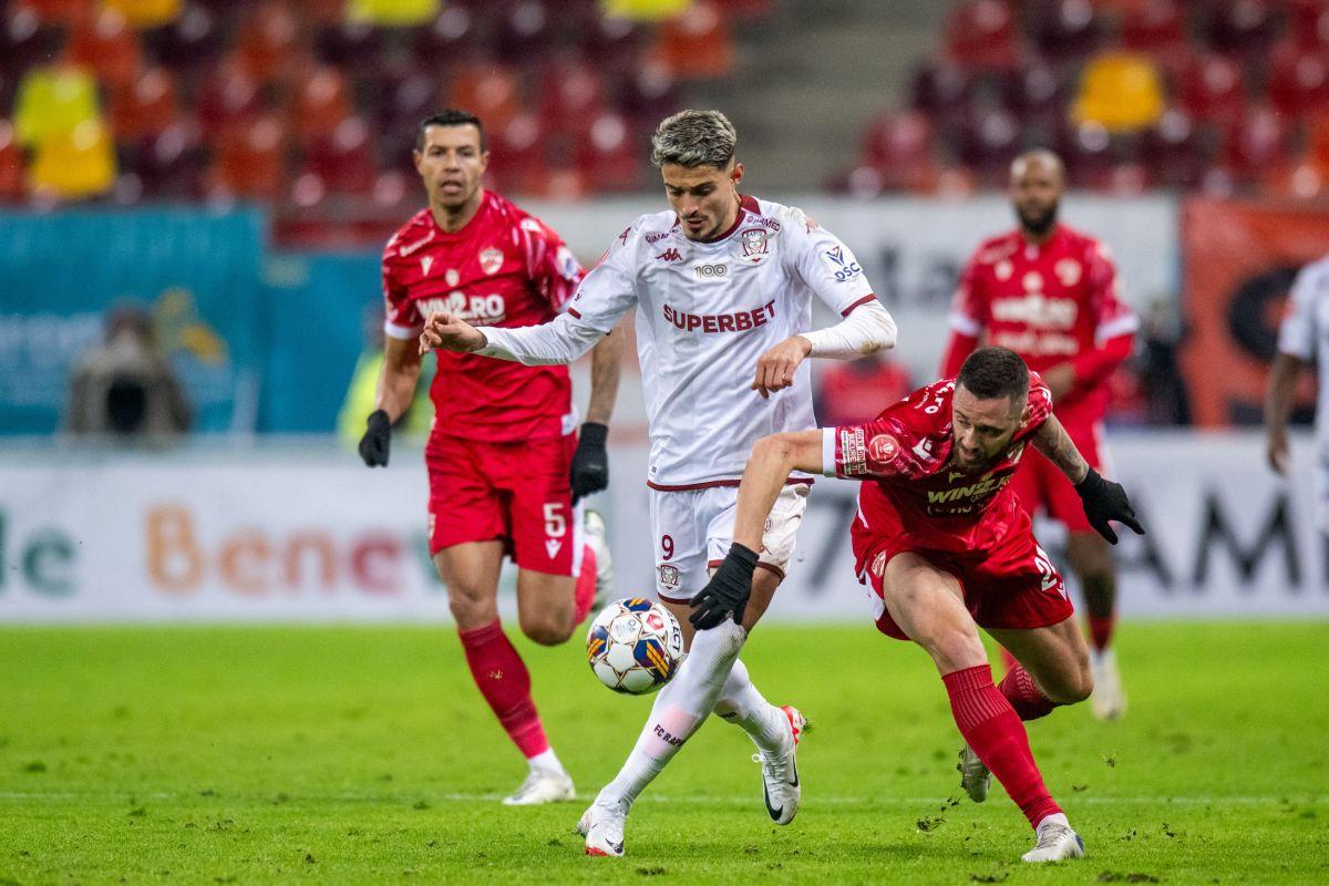Rapid a cerut 2 penalty-uri în repriza secundă a derby-ului cu Dinamo » Daniel Niculae și-a făcut cruce când a văzut deciziile lui Găman și Hațegan