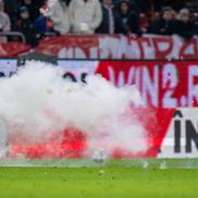 Paul Iacob / Dinamo - Rapid, întrerupt 2 minute și 50 de secunde pentru o „rachetă” aruncată pe teren (foto: Raed Krishan/GSP)