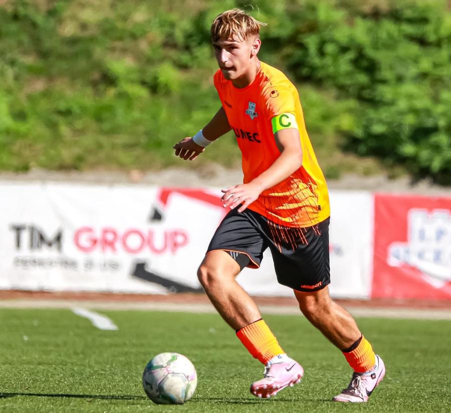 Sebastian Burlacu, pariul lui Fabregas la Como: „Am primit «botezul» în vestiar împreună cu Belotti” + Suma istorică din contractul cu LPS Suceava
