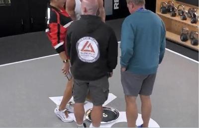 Aryna Sabalenka, surprinsă că se preface că urinează pe trofeul de la Australian Open