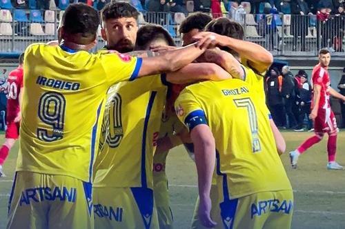 „Lupii galbeni” au controlat autortitar prima repriză / Sursă foto: Facebook@ Petrolul Ploiești