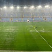 Terenul de pe Luigi Ferraris, serios afectat de ploaia torențială, înaintea partidei Genoa - Monza / Foto: buoncalcioatutti.it