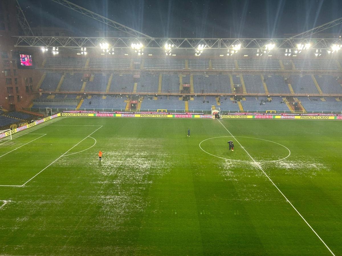 Terenul plin de bălți pe Luigi Ferraris, cu o oră și jumătate înaintea startului partidei Genoa - Monza