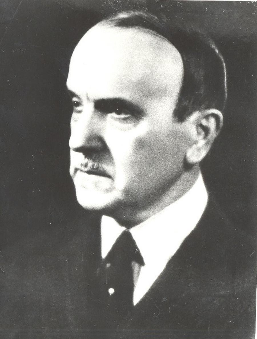 Arhitectul Petre Antonescu (1873-1965) a proiectat clădirea fastuoasă a băncii Marmorosch-Blank, dar și alte obiective faimoase din România, precum Primăria Capitalei, Cazinoul din Sinaia, Arcul de Triumf ori Palatul Facultății de Drept din Capitală Manchester United închide centrul Capitalei înaintea meciului cu FCSB! Cât costă o cameră la hotelul-surpriză ales de englezi pentru sejurul-blitz de la București